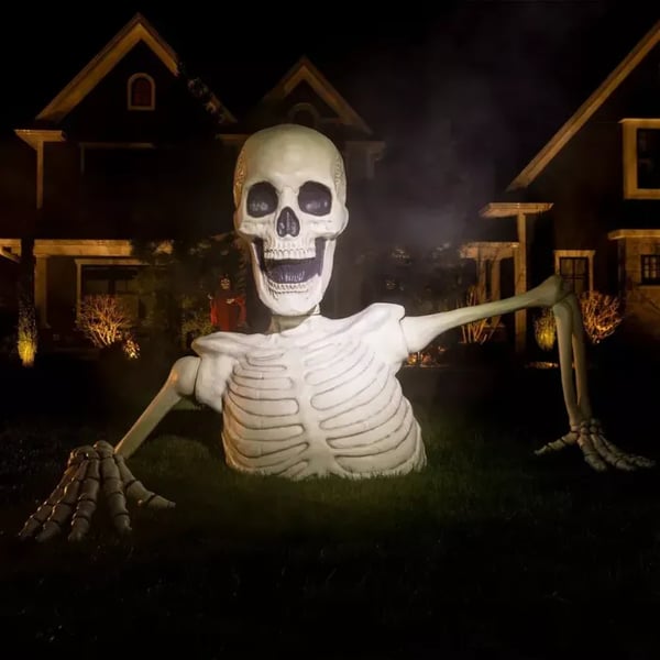 🎃Towering Skeleton with LED Eyes & Haunting Sounds👻(Limited Stock)